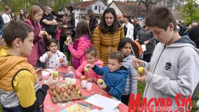 Nagypénteki tojásfestés Újvidéken az ortodox nagypéntek alkalmából (Ótos András felvétele)