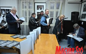 Zoran Veselinović könyvbemutatója Kiszácson (Ótos András felvétele)