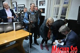 Zoran Veselinović könyvbemutatója Kiszácson (Ótos András felvétele)