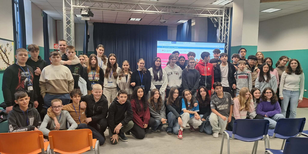 Kishegyes az elsők között