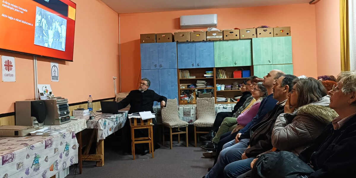 Híveknek, paptársaknak ma is példát mutat