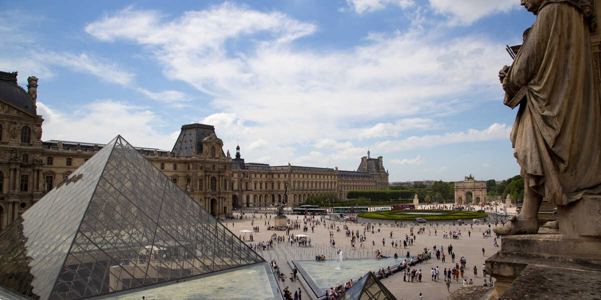 Megfilmesítik a Louvre tavalyi látványos ékszerrablását